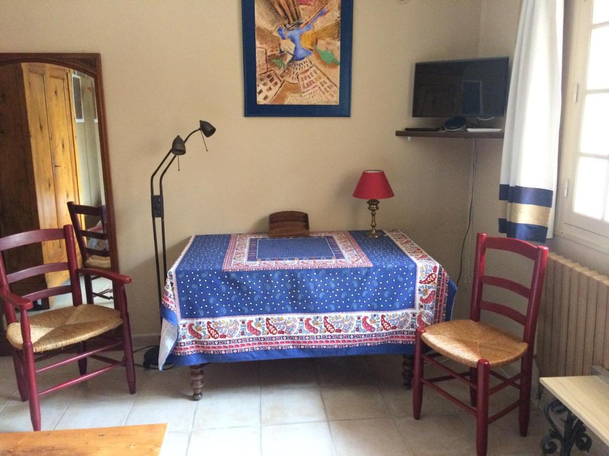 Chambre Dans Villa Charmante Vallabrègues Εξωτερικό φωτογραφία